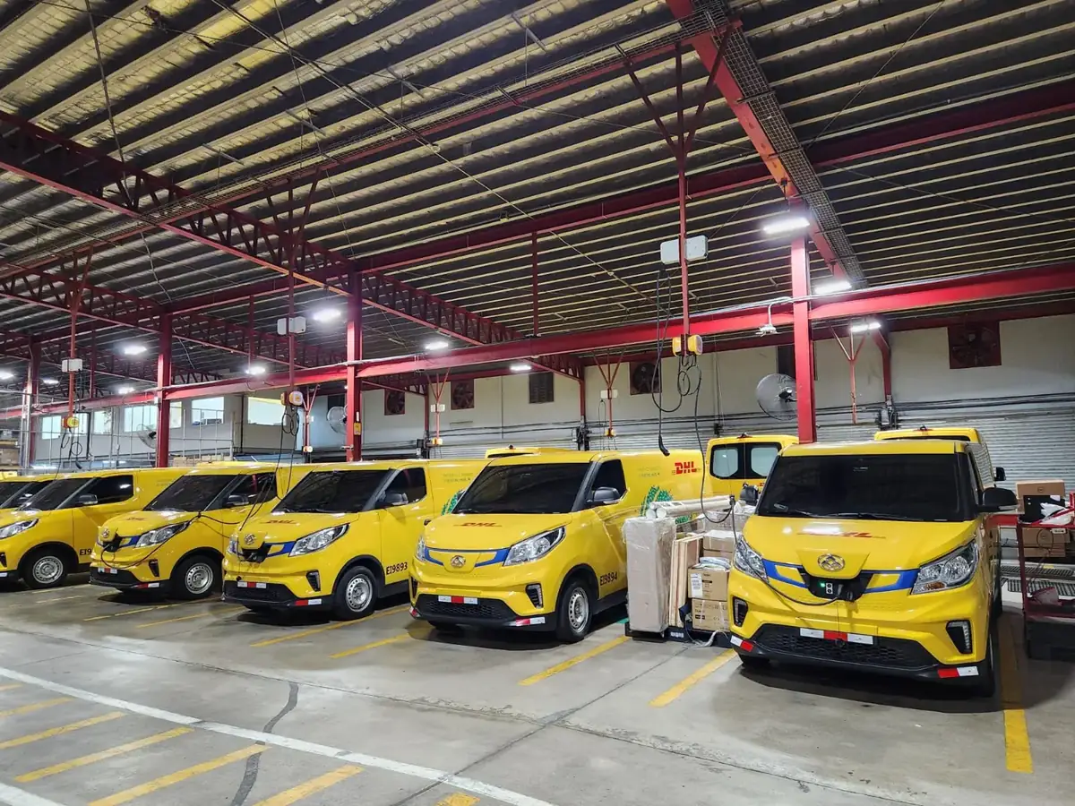 Estaciones de carga y flota de DHL en Costa del Este
