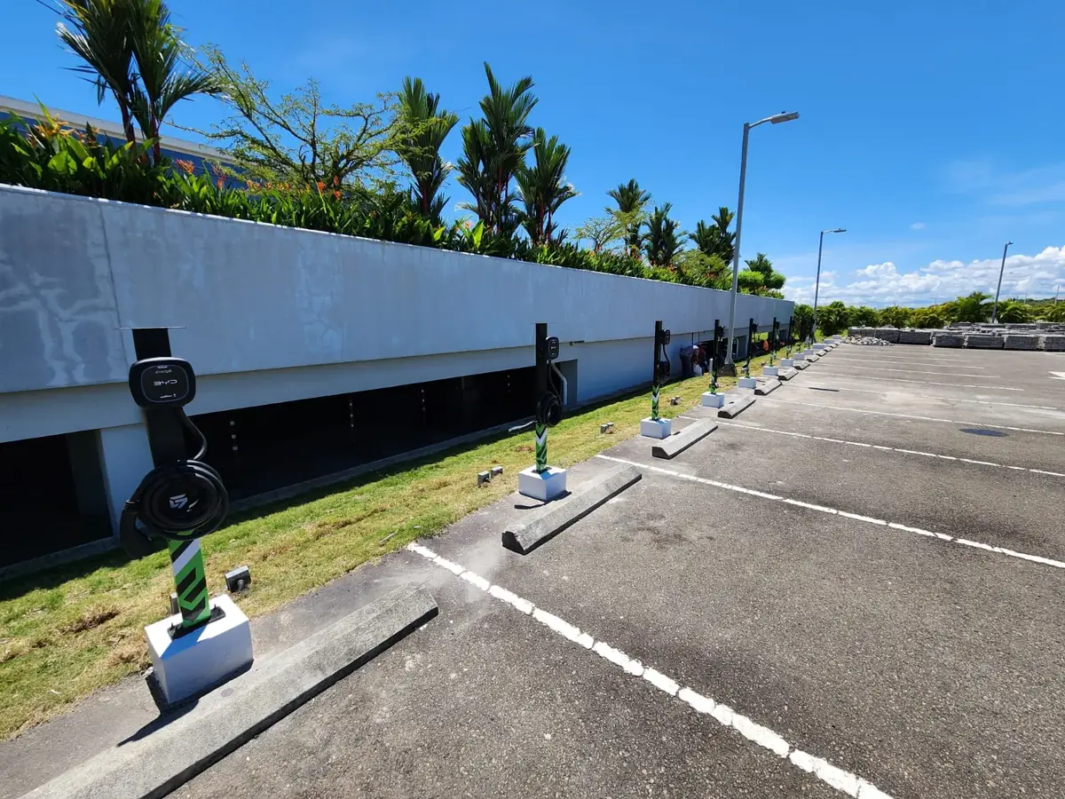 Estaciones de carga para flota vehicular en estacionamiento